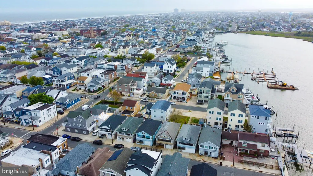 204 N Sacramento Avenue, Ventnor City, NJ 08406