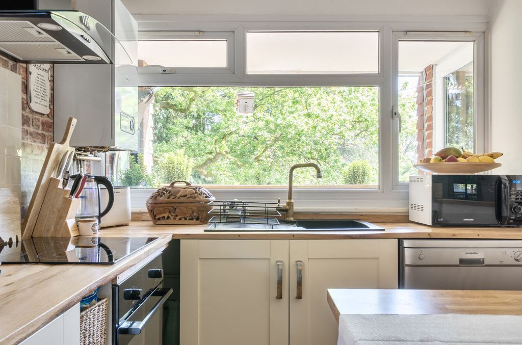 Additional image 8 of 3 bed flat for saleHeather Way, Hindhead, Surrey GU26