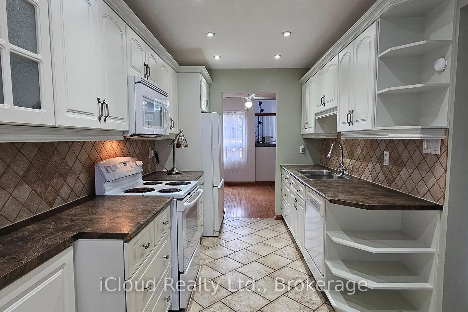12 Simmons Boulevard photo 2