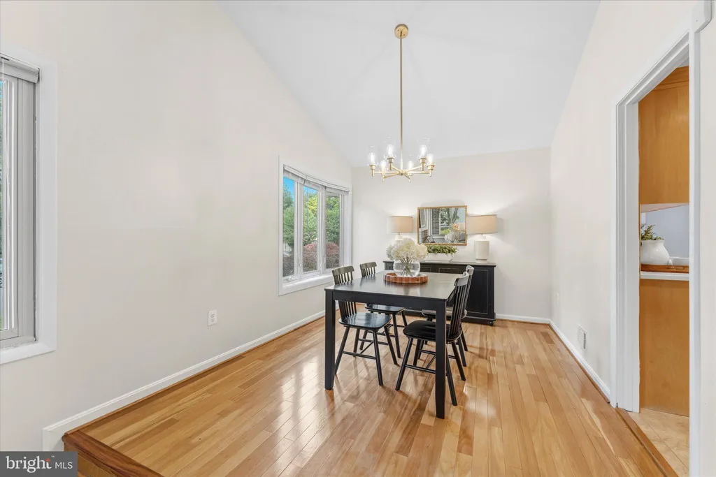 Additional image 5 of 125 Victoria Place, Sterling, VA 20164