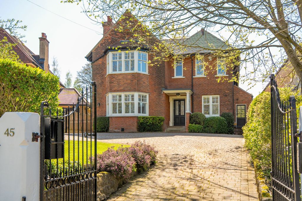 6 bed detached house for saleRutland Drive, Harrogate HG1