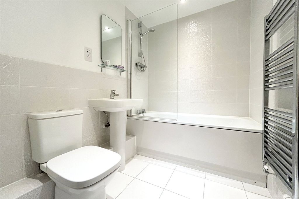 Additional image 6 of 2 bed flat for saleCarter Court, Hook, Hampshire RG27