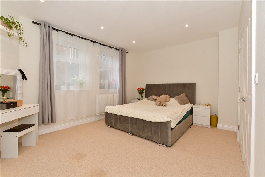 Additional image 7 of 2 bed flat for saleLanghurst Wood Road, Horsham, West Sussex RH12