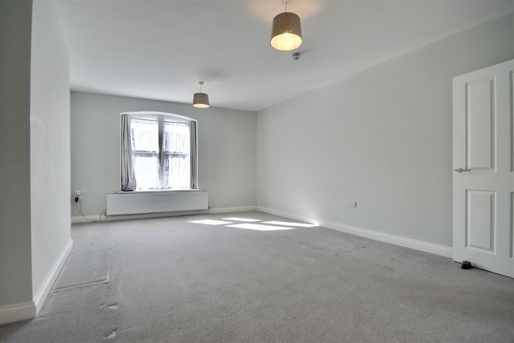 Additional image 3 of 2 bed flat for saleEast Street, Havant PO9