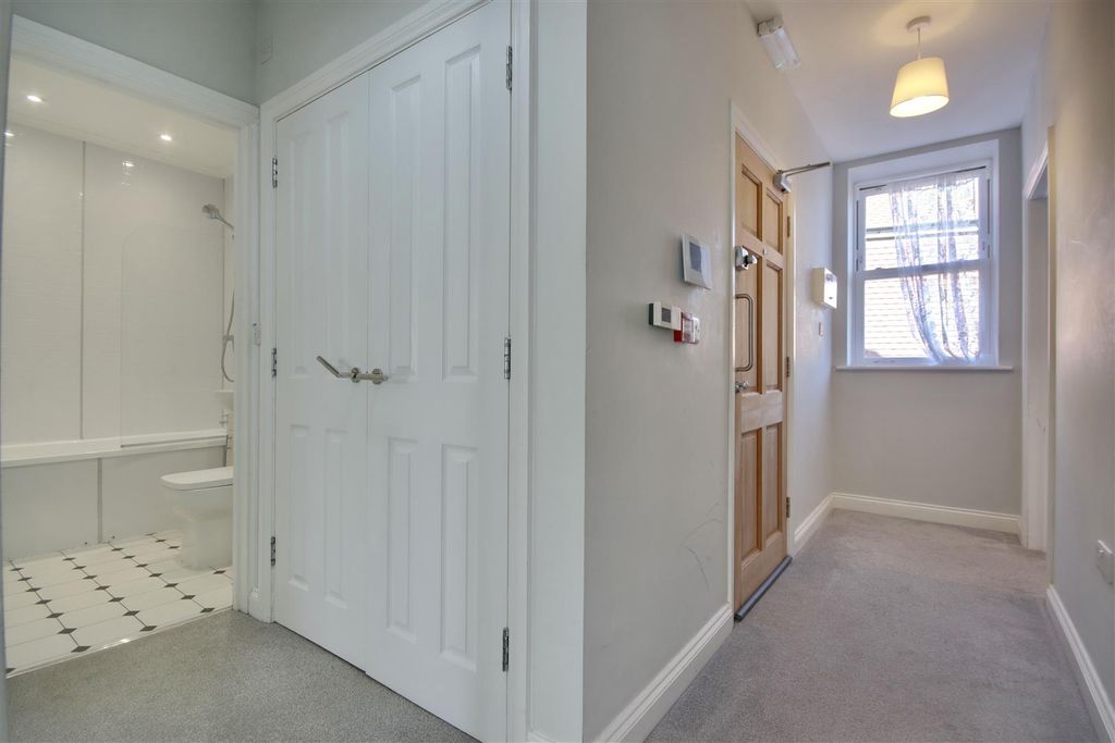 Additional image 6 of 2 bed flat for saleEast Street, Havant PO9