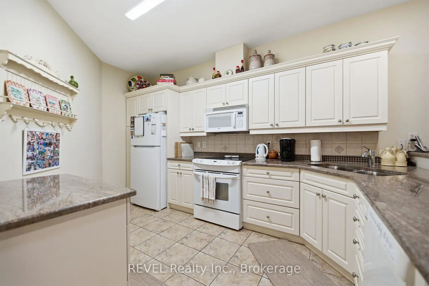 6295 Forest Ridge Drive photo 2