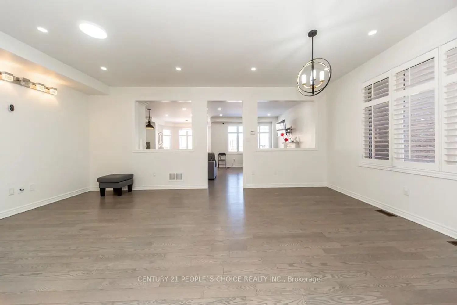57 Aldersgate Drive photo 2
