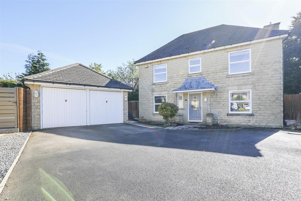 4 bed detached house for saleBrodley Close, Hipperholme, Halifax HX3