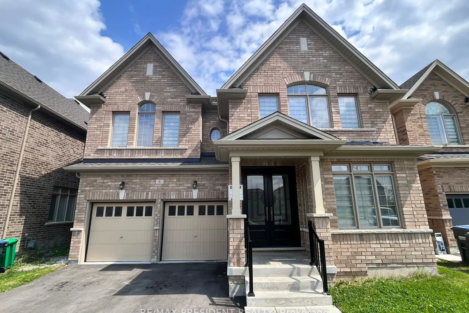 6 Jenwood Crescent photo 2