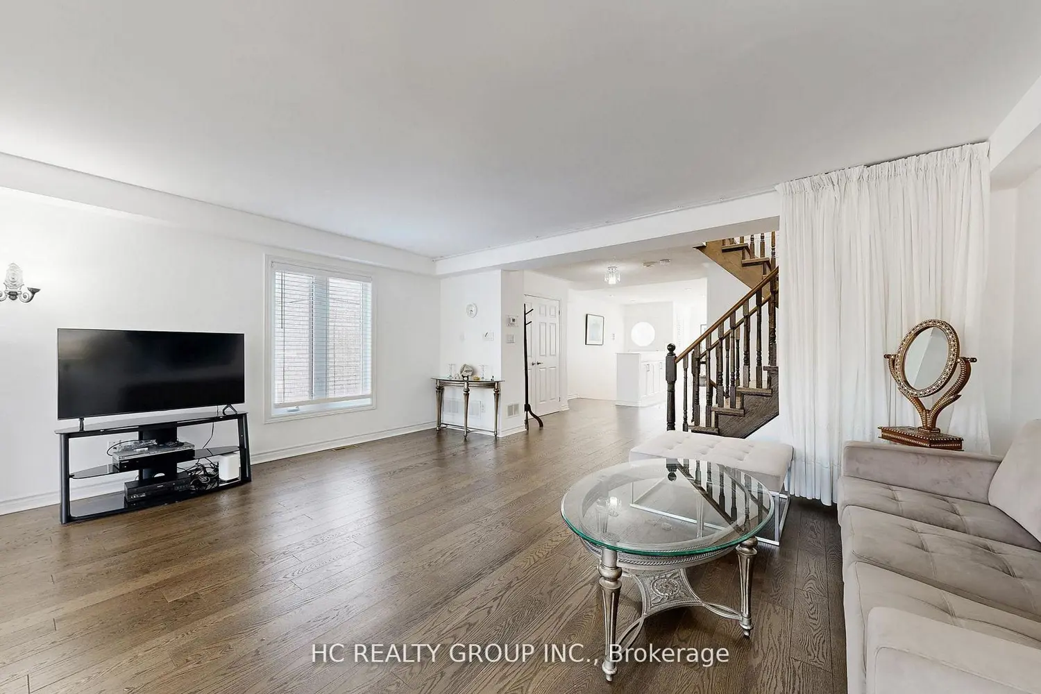 204B Finch Avenue photo 5