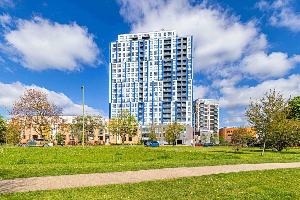 2 bed flat for saleK D Tower, Cotterells, Hemel Hempstead, Hertfordshire HP1