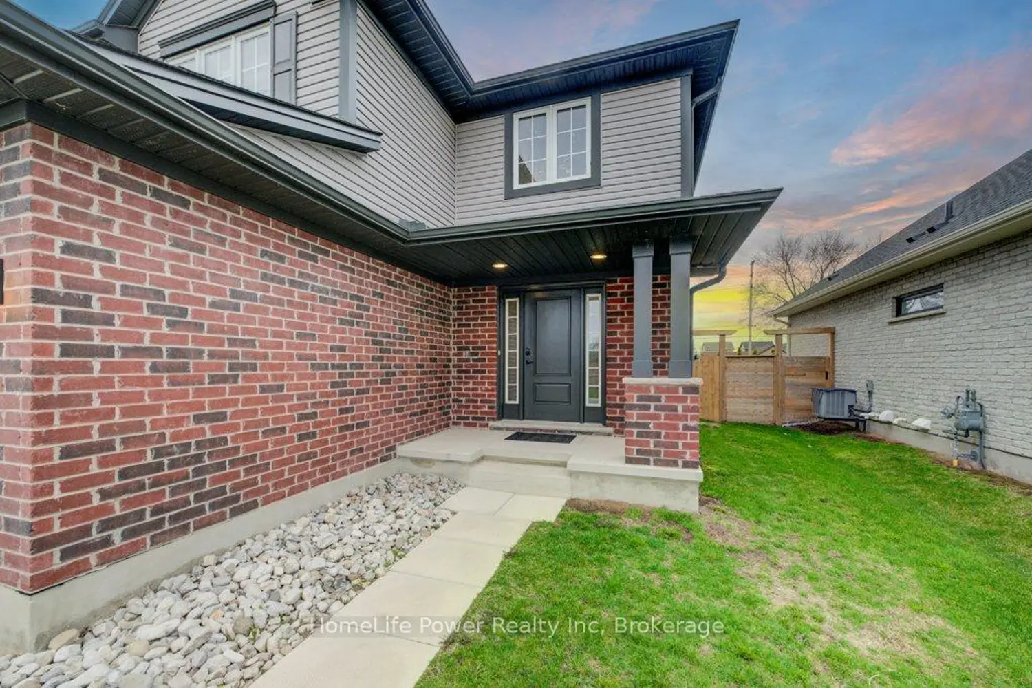 4 Livingston Drive photo 2