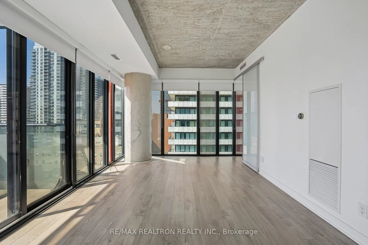 185 Roehampton Avenue 1212 photo 4
