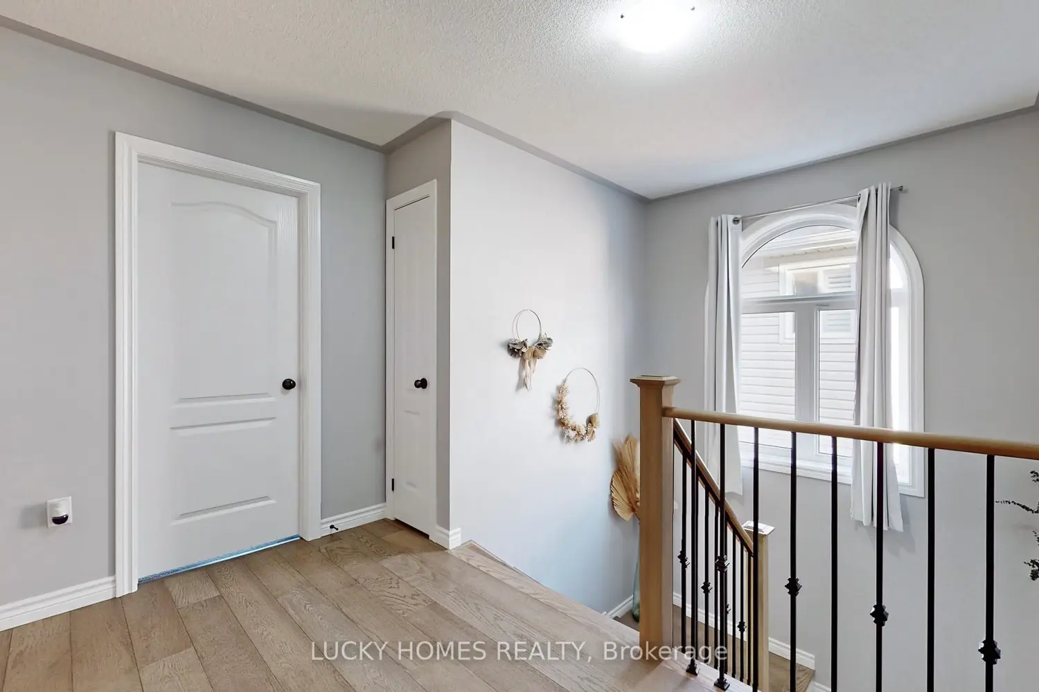 1502 Dunedin Crescent photo 5