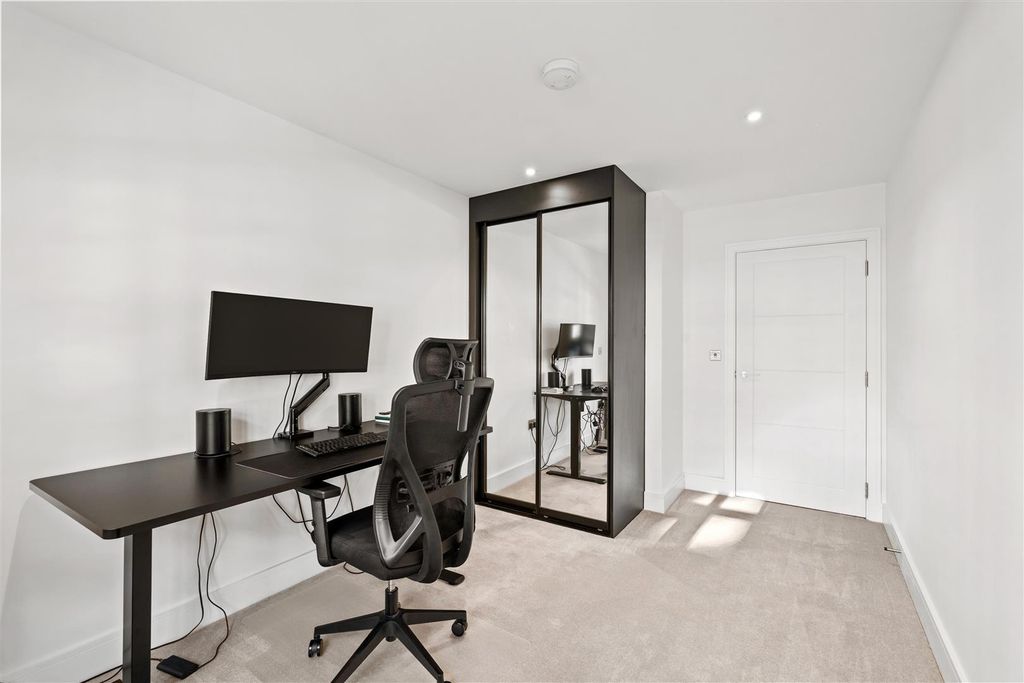 Additional image 13 of 2 bed flat for saleBircherley Green, Hertford SG14