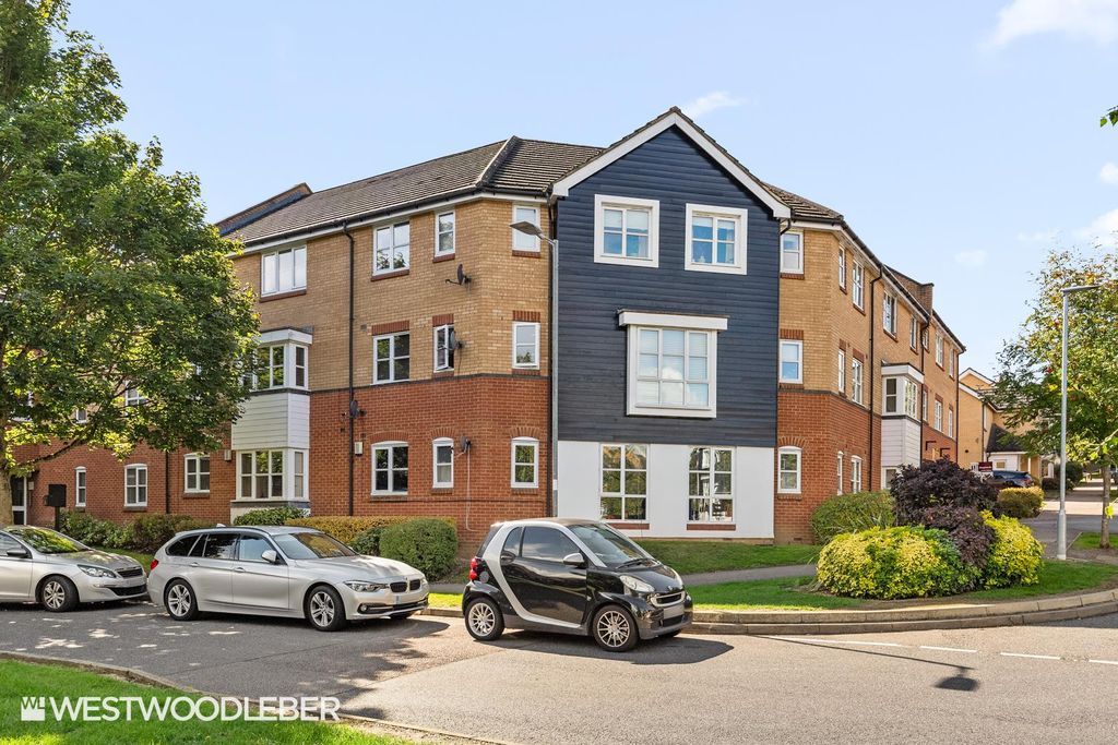 Additional image 2 of 3 bed flat for salePlomer Avenue, Hoddesdon EN11