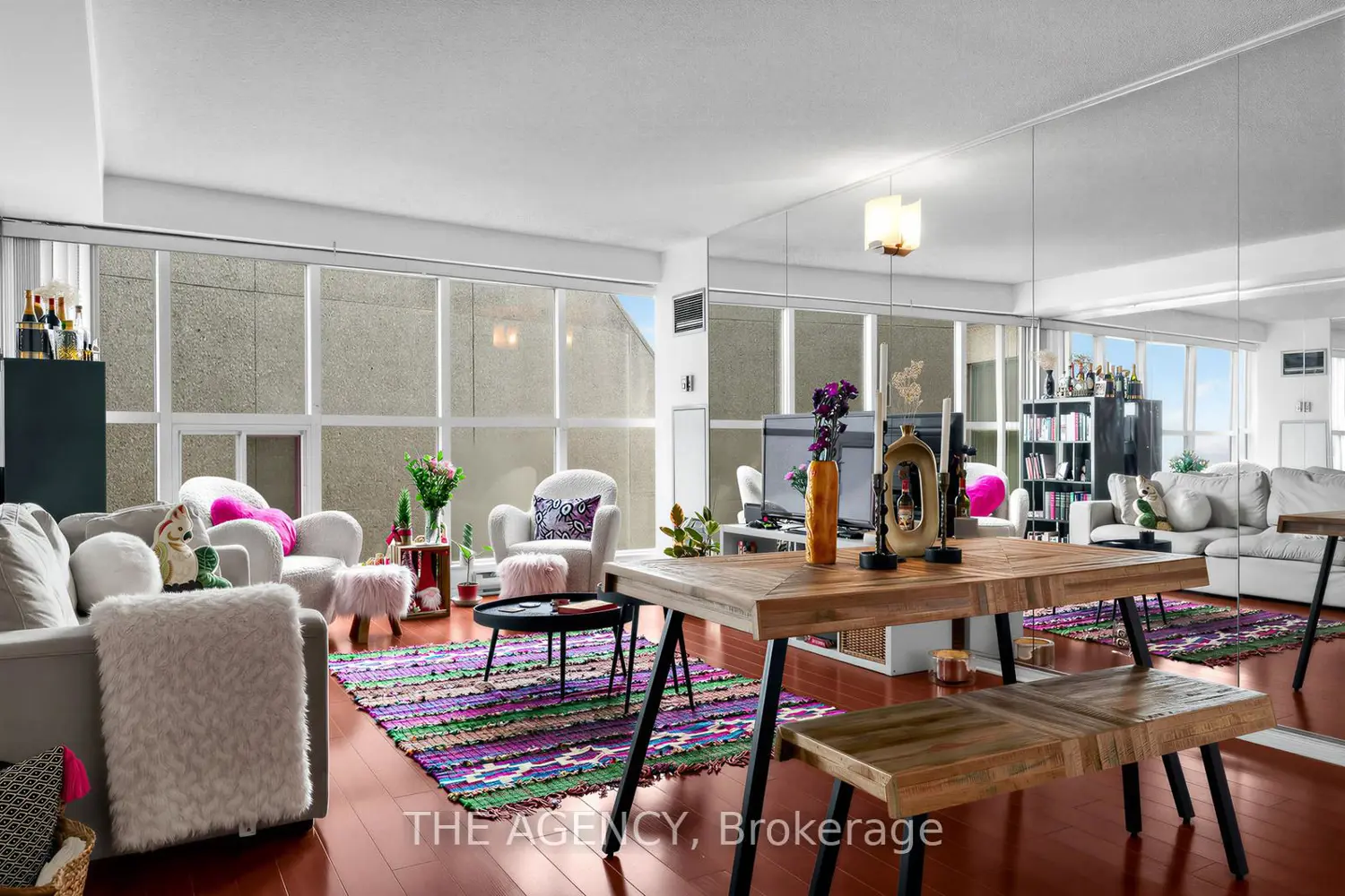 99 Harbour Square 606 photo 5
