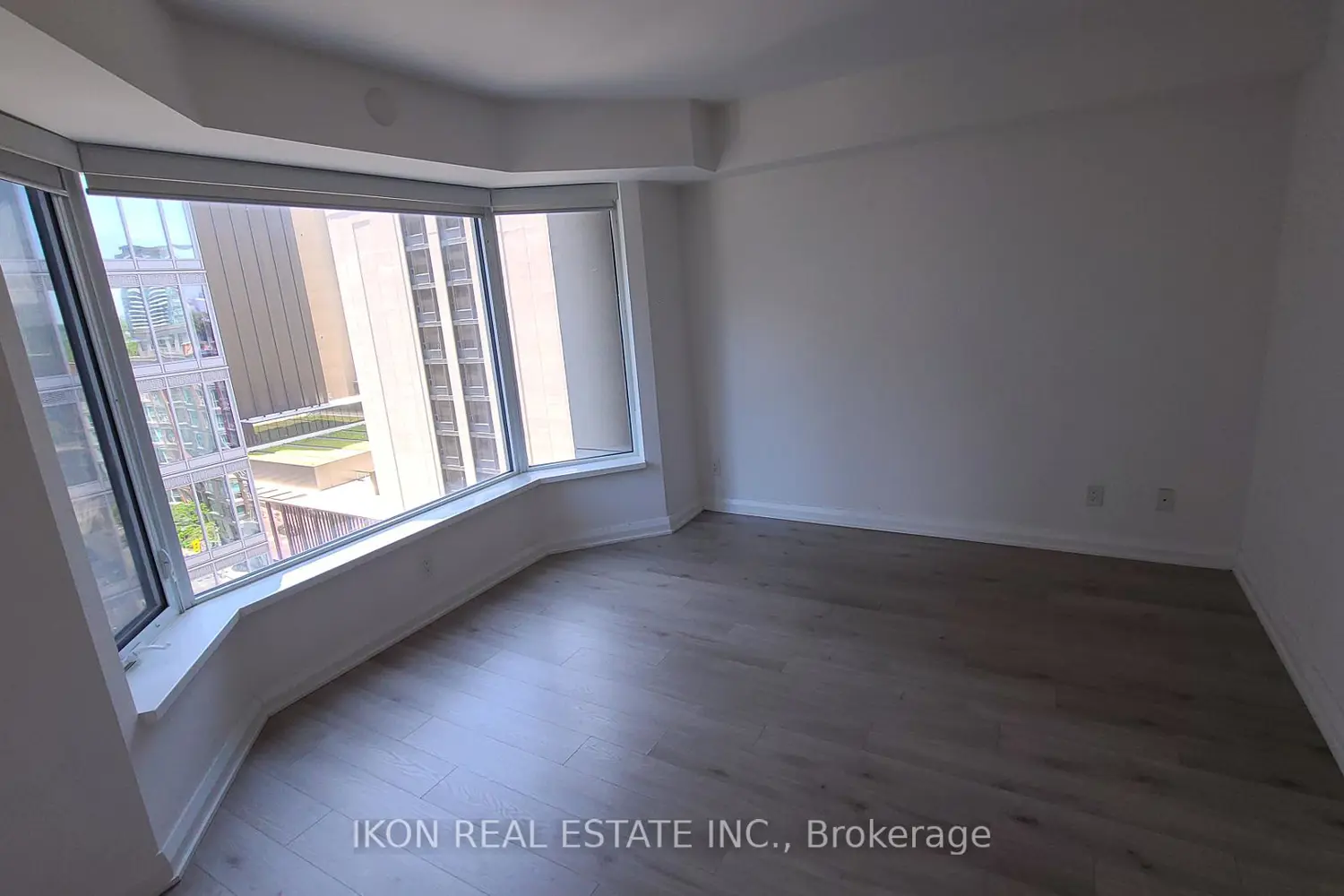 Additional image 8 of 155 Yorkville Avenue 1013
