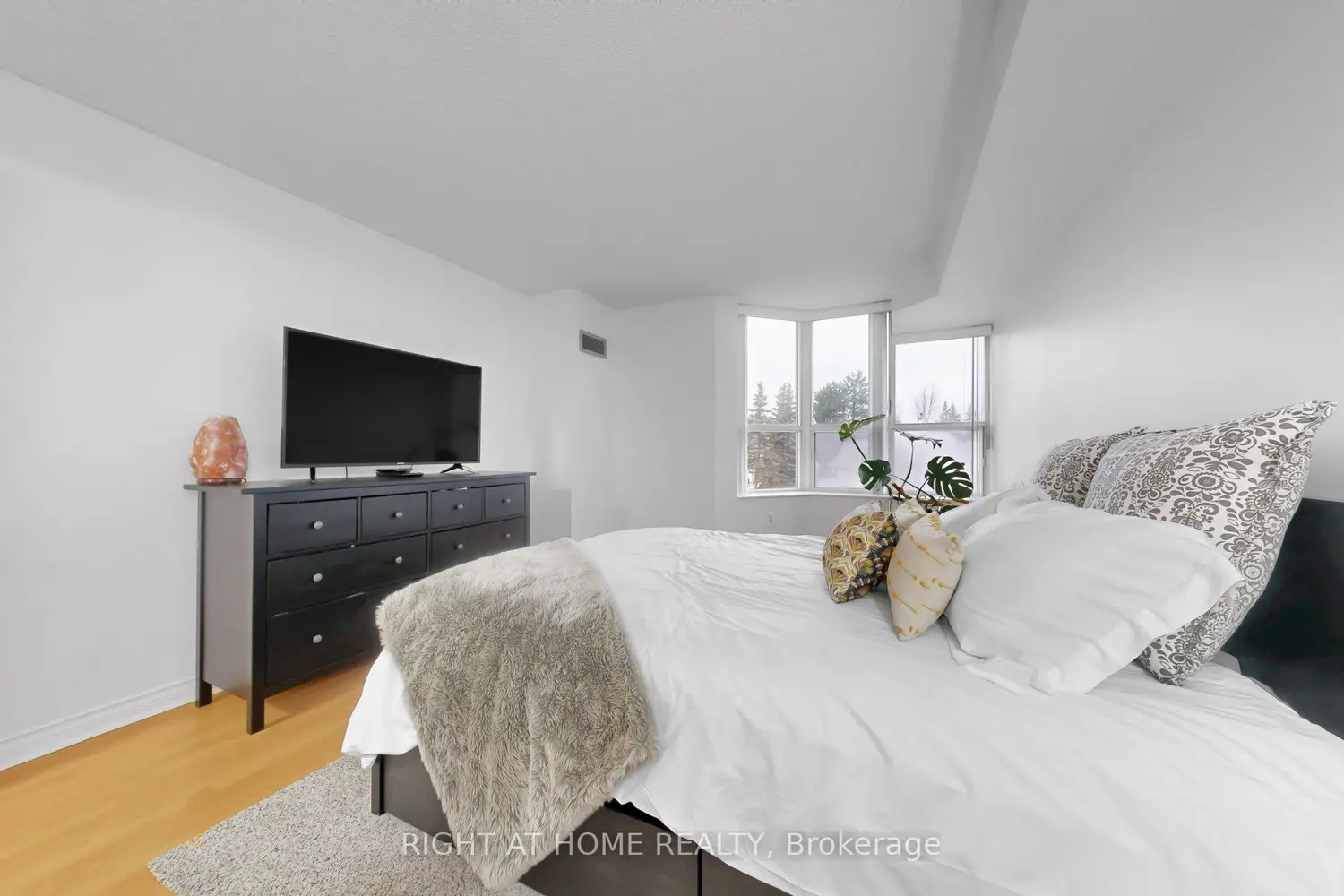 Additional image 12 of 2100 John Street 216