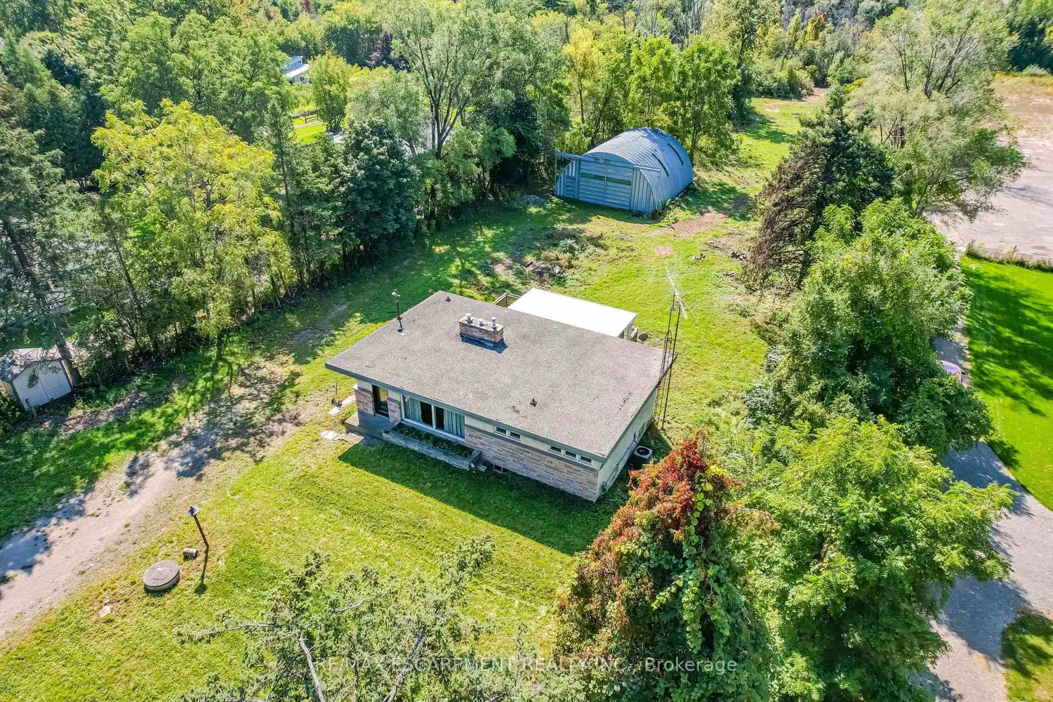 623 Robson Road photo 5