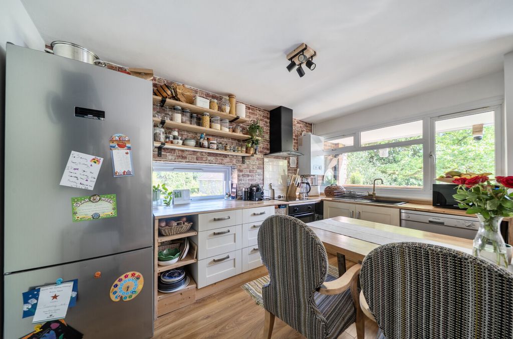 Additional image 2 of 3 bed flat for saleHeather Way, Hindhead, Surrey GU26
