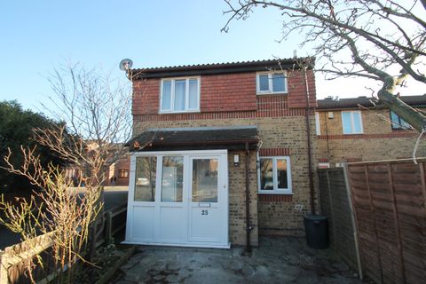 Blunden Close, Dagenham RM8