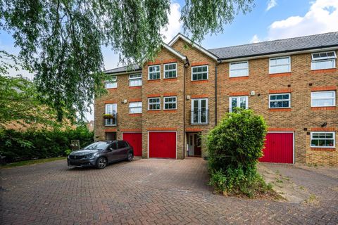 Horton Crescent, Epsom KT19