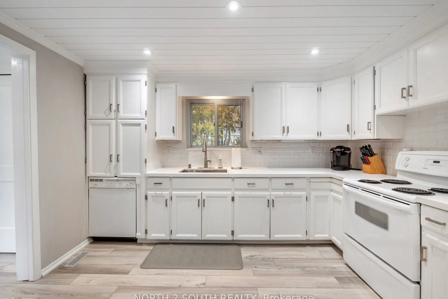 1273 Maple Road photo 2