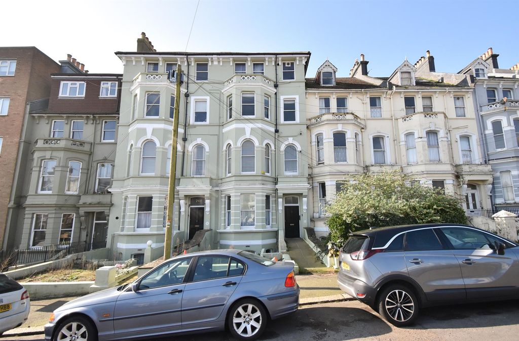 2 bed flat for saleCarisbrooke Road, St. Leonards-On-Sea TN38 photo 4