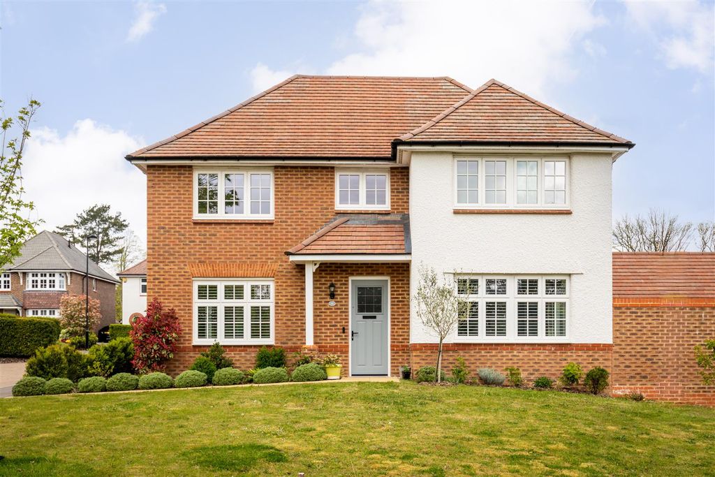 4 bed detached house for saleAster Way, Haywards Heath RH17