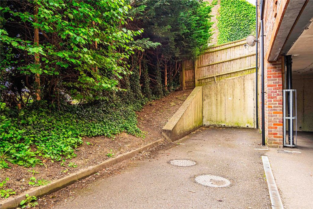 Additional image 13 of 1 bed maisonette for saleRoughdown Road, Boxmoor, Hemel Hempstead, Hertfordshire HP3