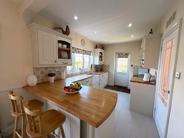4 bed detached house for saleThe Orchard, Honiton EX14 photo 4