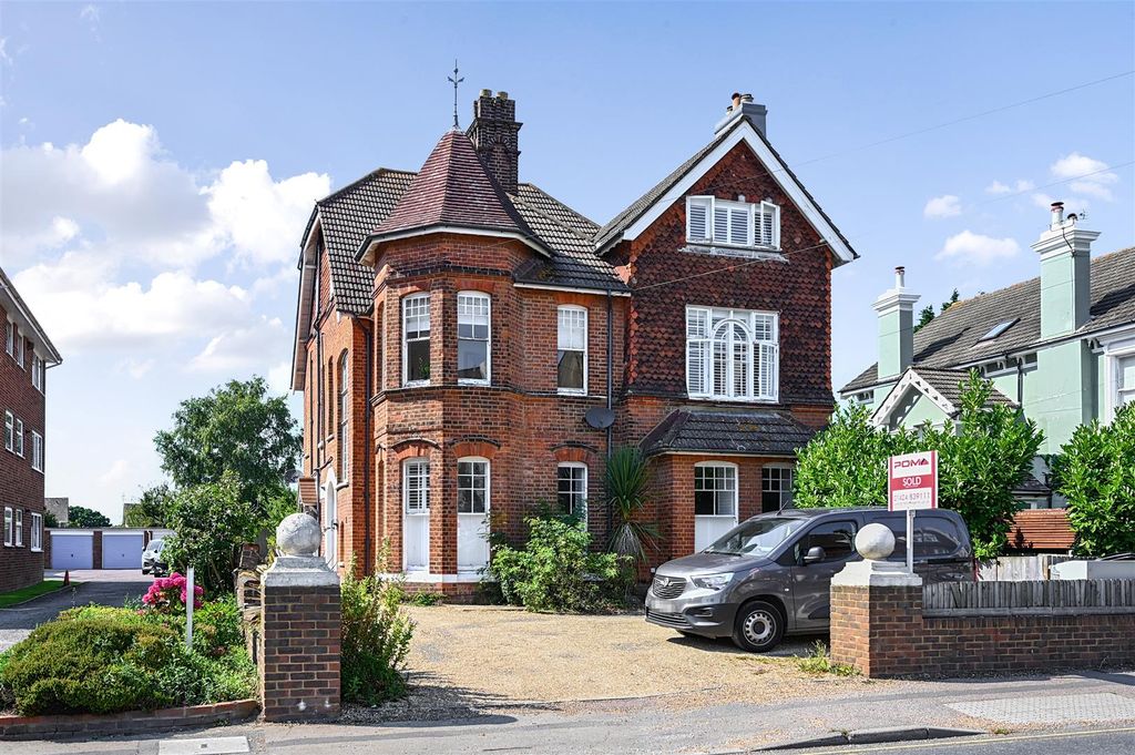 4 bed maisonette for saleSedlescombe Road South, St. Leonards-On-Sea TN38
