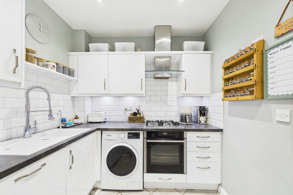 Additional image 7 of 2 bed flat for saleStationers Place, Hemel Hempstead HP3
