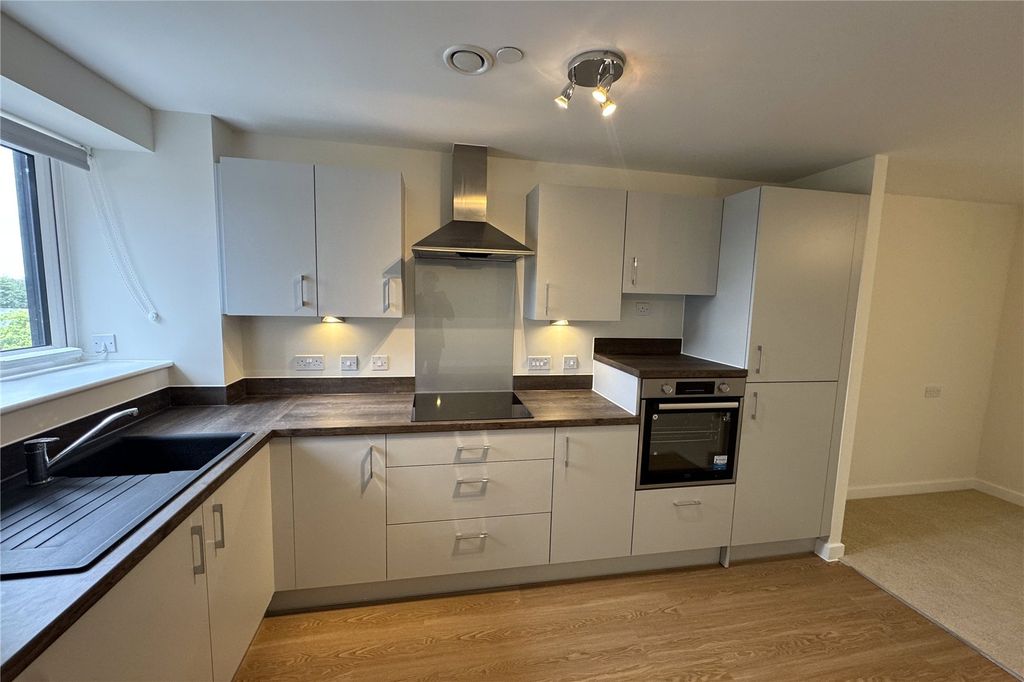 Additional image 3 of 2 bed flat for saleStation Road, Hook, Hampshire RG27