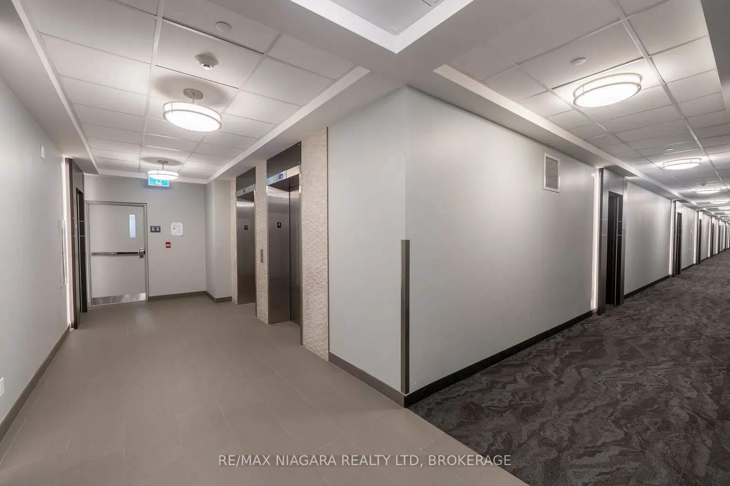 399 Queen Street 403 photo 3