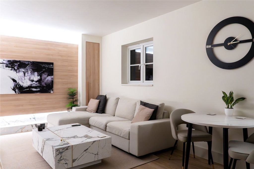Additional image 10 of 2 bed flat for saleEvans Wharf, Hemel Hempstead, Hertfordshire HP3