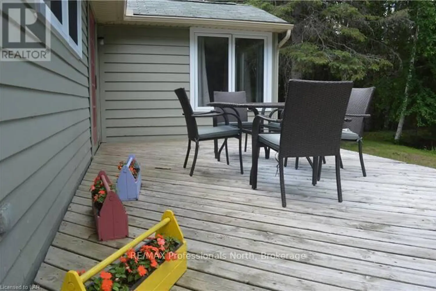 1052 Ablett Court photo 3