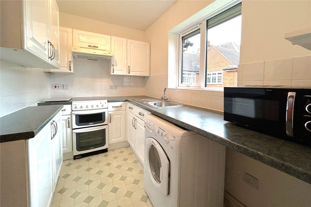 Additional image 3 of 2 bed flat for saleBerry Court, Hook, Hampshire RG27