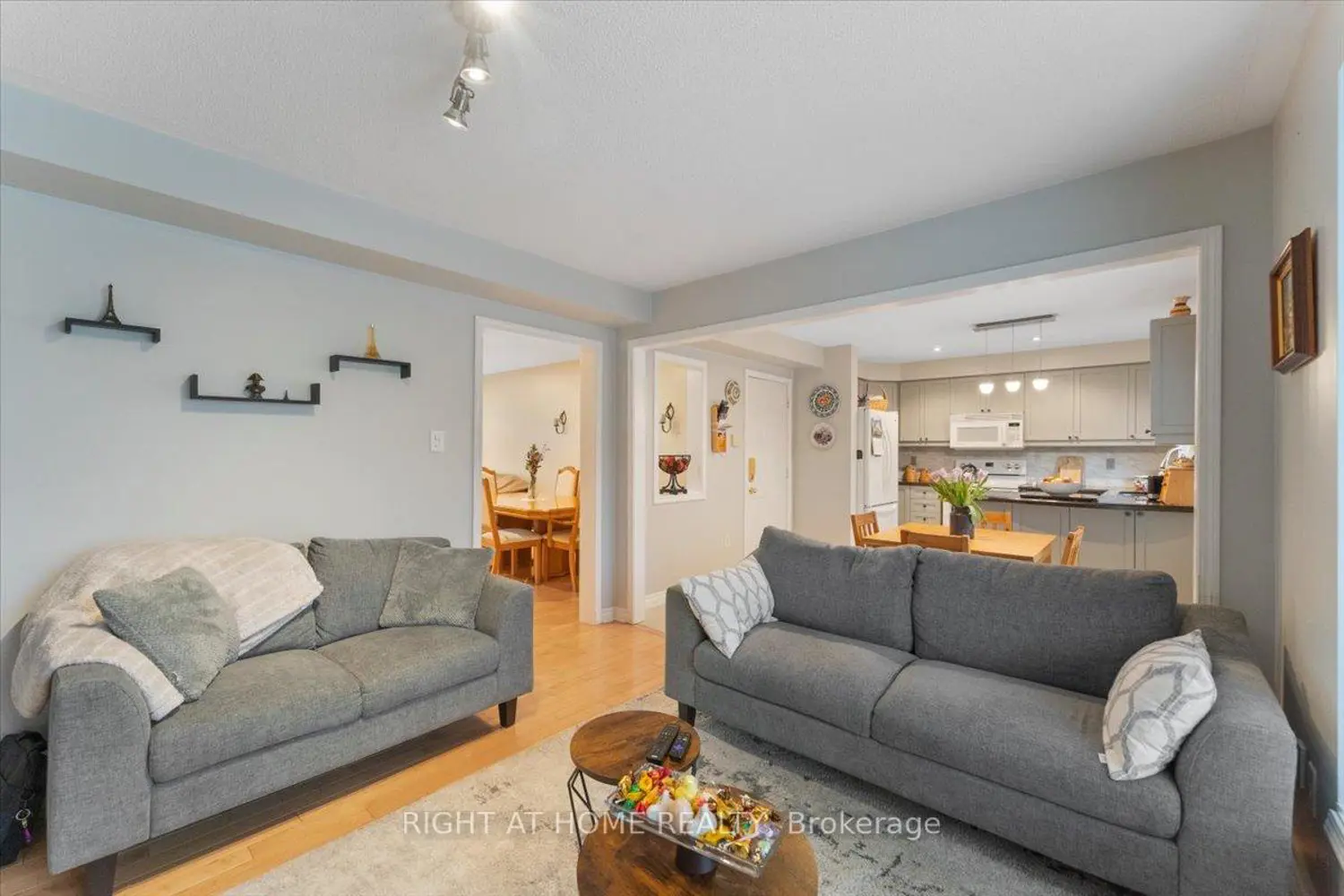 2356 Proudfoot Trail photo 5