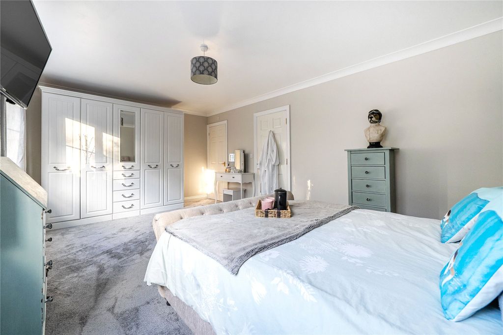 Additional image 9 of 5 bed semi-detached house for saleKingsbridge End, Hook, Hampshire RG27