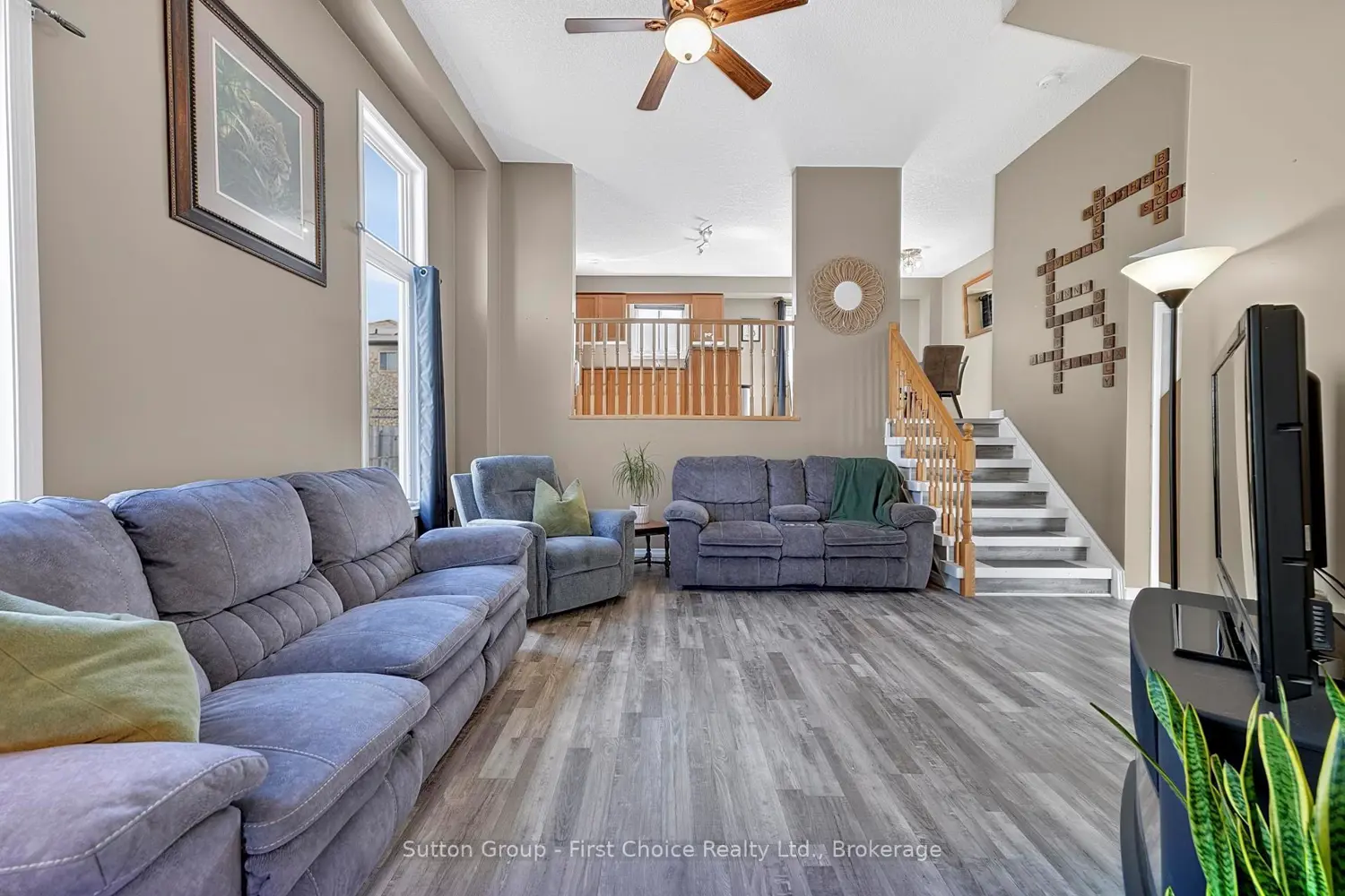670 Reid Crescent photo 4