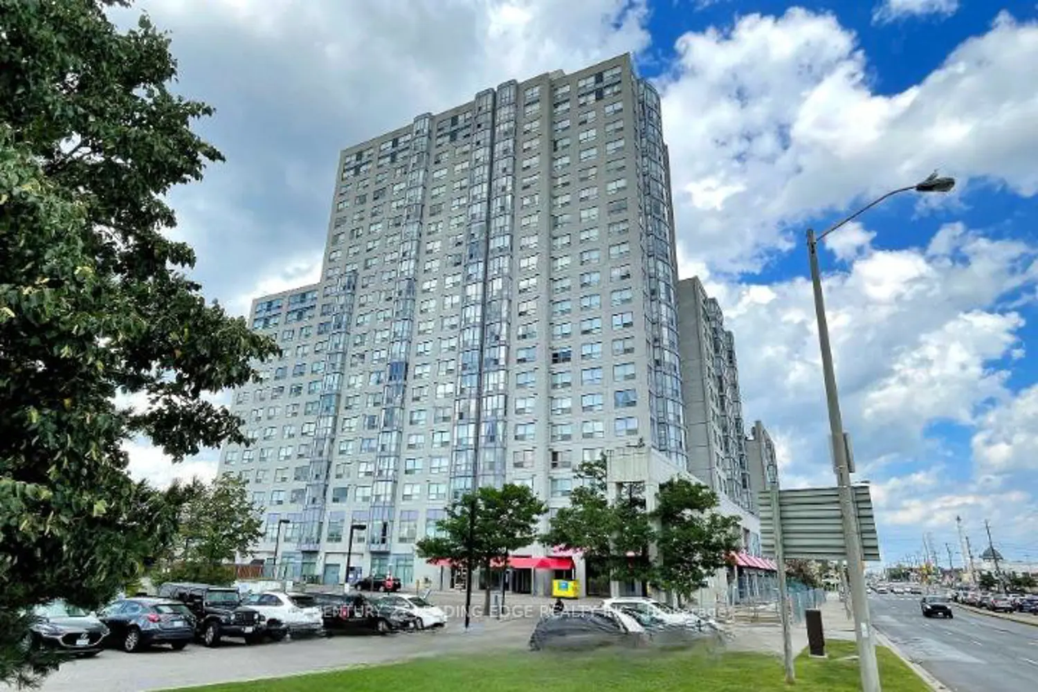 2550 Lawrence Avenue 516 photo 2