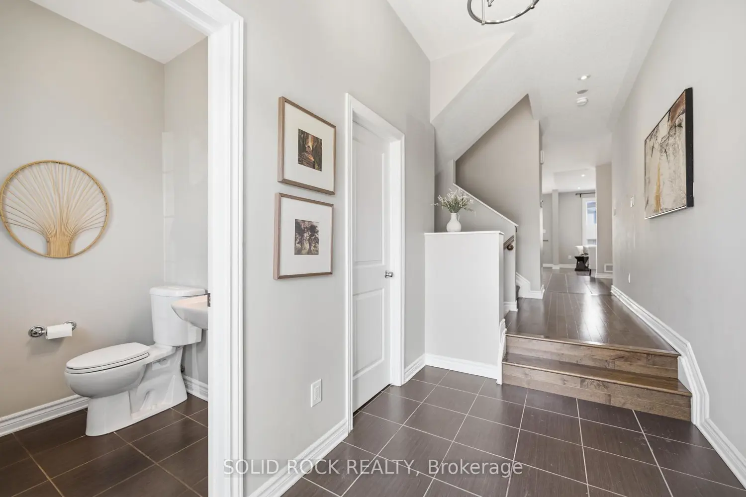 154 Westover Crescent photo 2