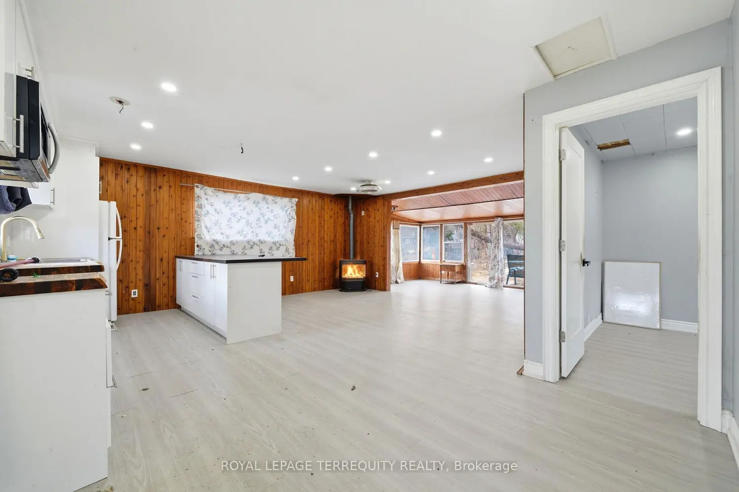 2038 St John's Road photo 5
