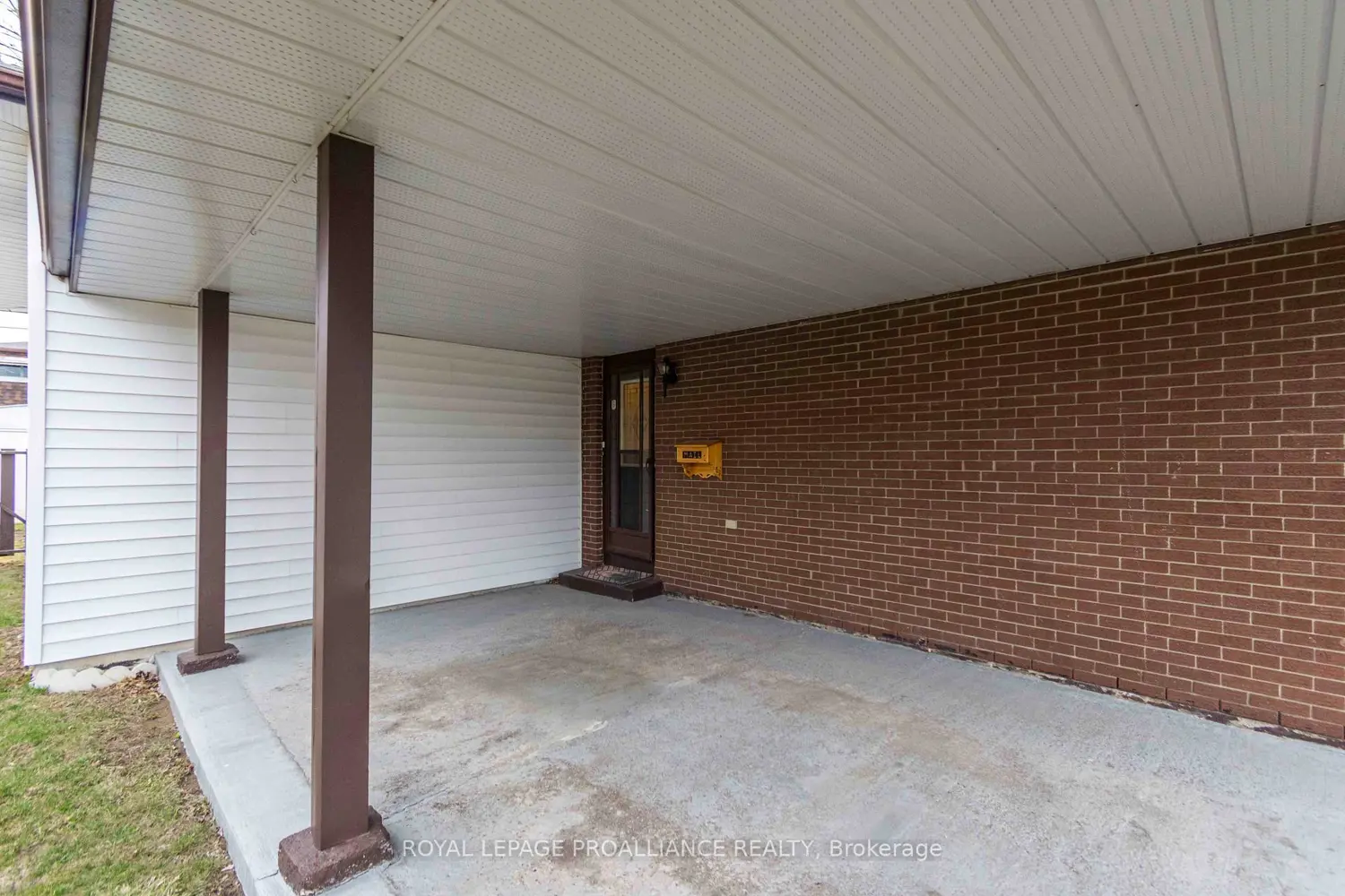 21 Miron Road photo 3