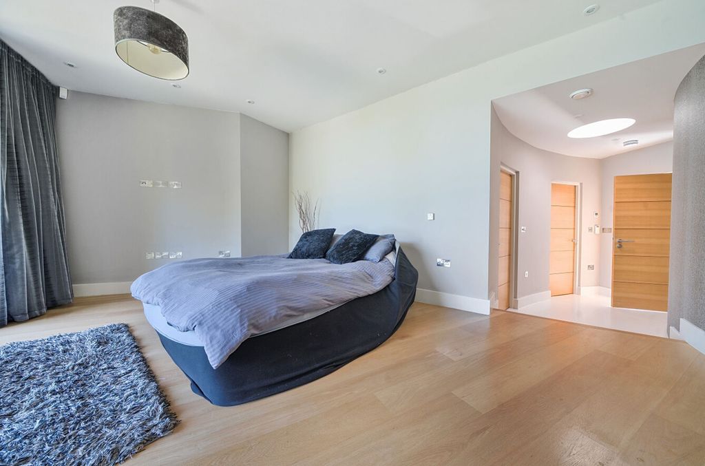 Additional image 20 of 5 bed detached house for saleNorth Shore Road, Hayling Island PO11