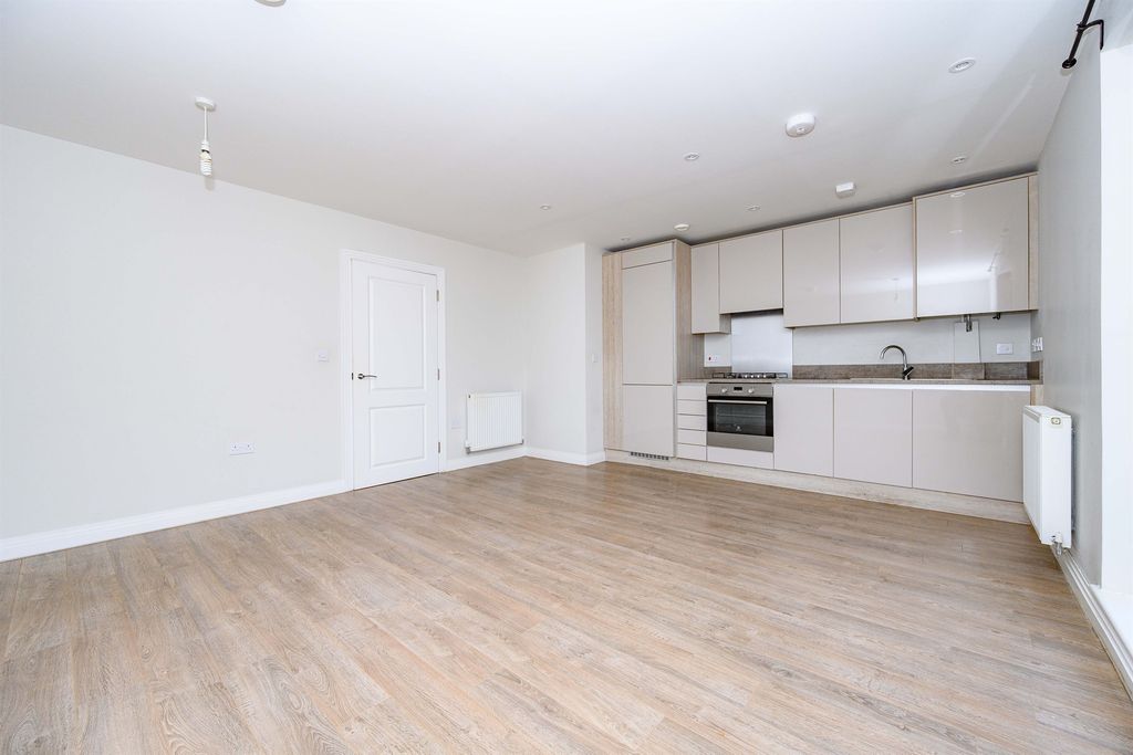 Additional image 2 of 2 bed penthouse for saleEbberns Road, Hemel Hempstead HP3
