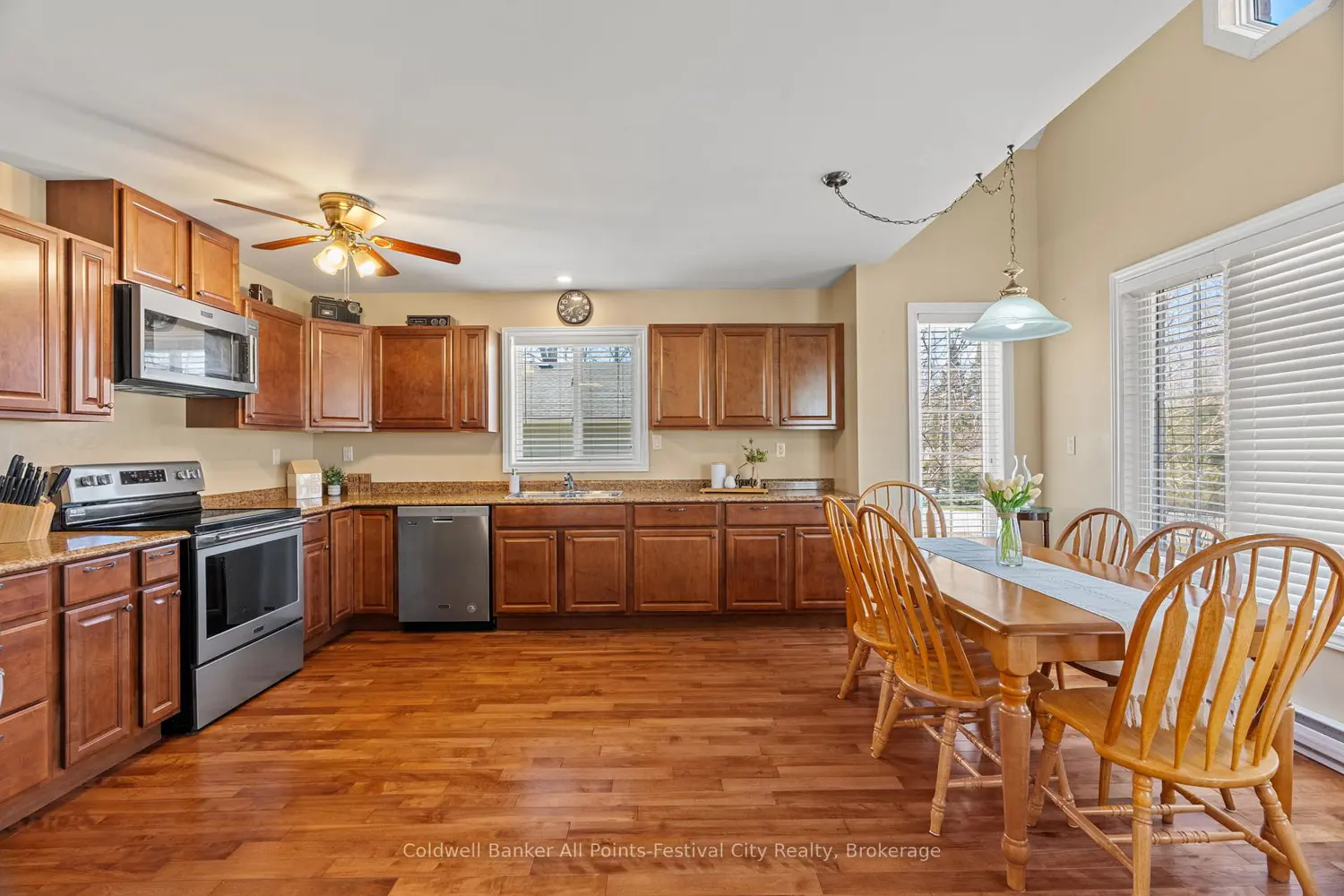 207 Birch Crescent photo 5