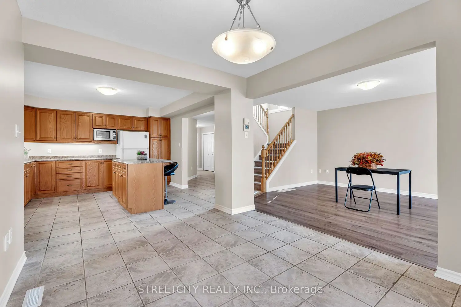 546 Maplewood Lane photo 3